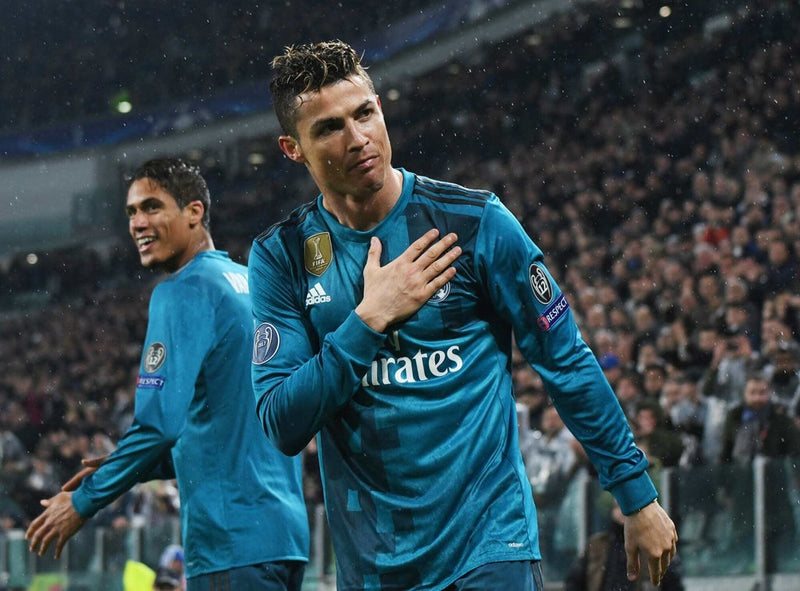 Maillot Rétro Manches Longues Real Madrid 2017/18 - Avec Patch